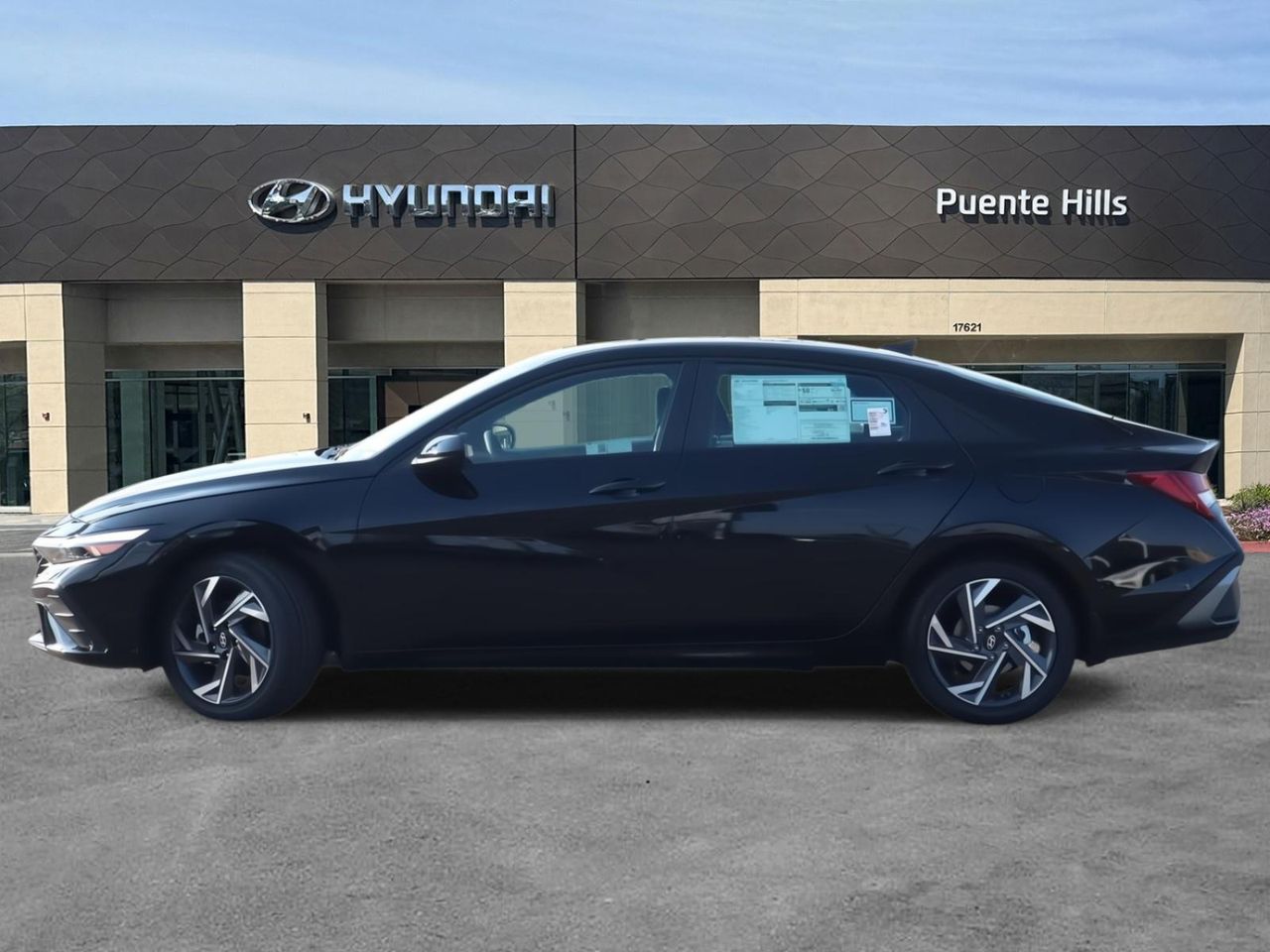 2025 Hyundai Elantra Hybrid SEL Sport photo 3