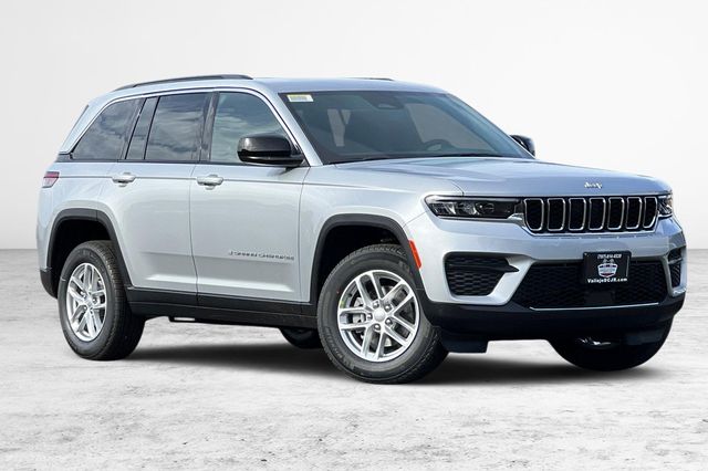 2025 Jeep Grand Cherokee Laredo X photo 2