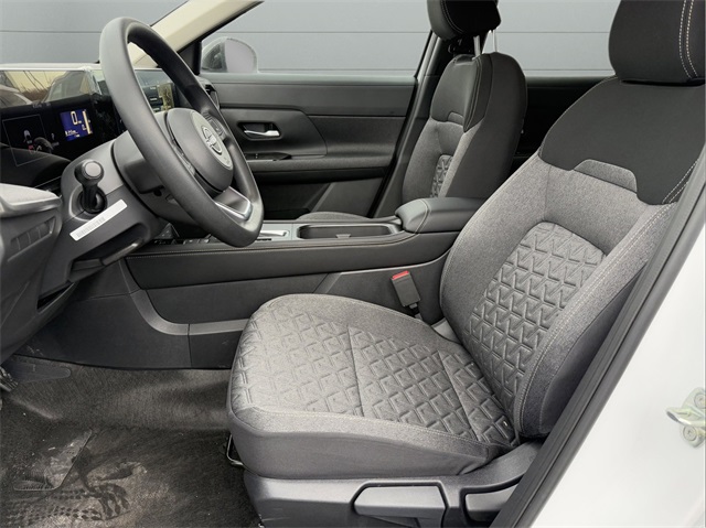 2025 Nissan Kicks SV photo 4