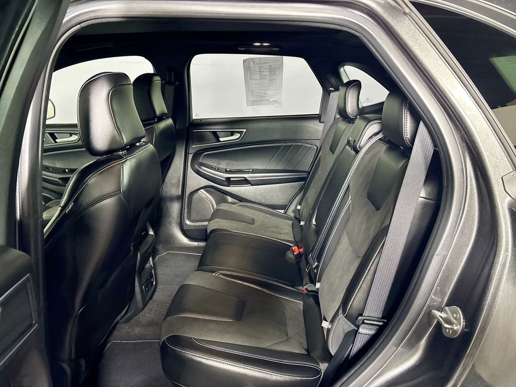 2020 Ford Edge ST photo 18