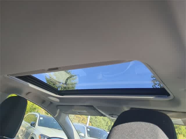 2017 Toyota RAV4 XLE photo 12