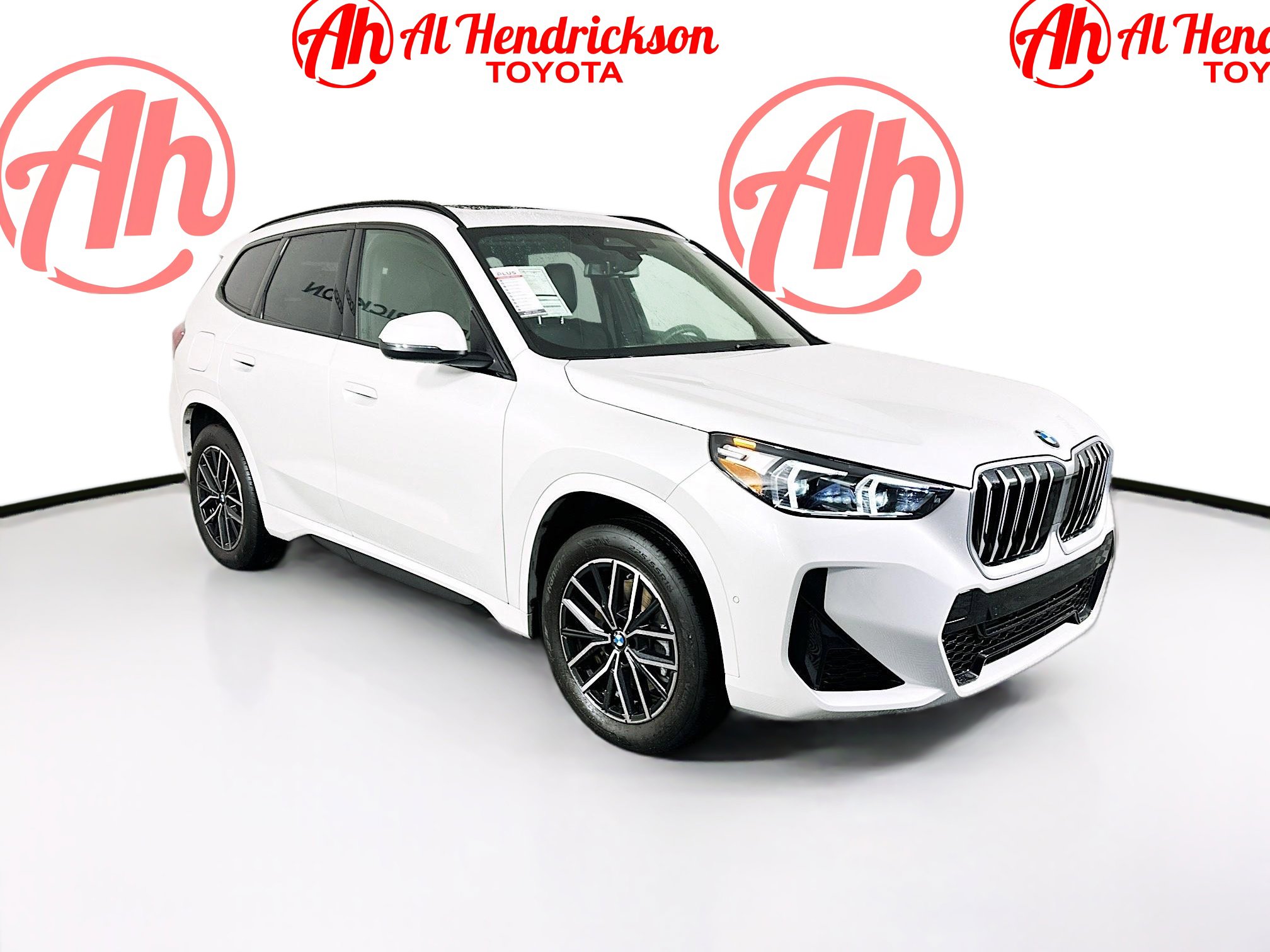 2025 BMW X1 28i's photo