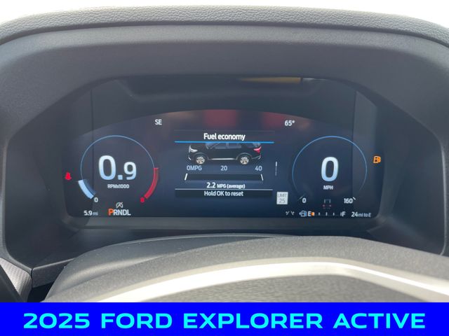 2025 Ford Explorer photo 2