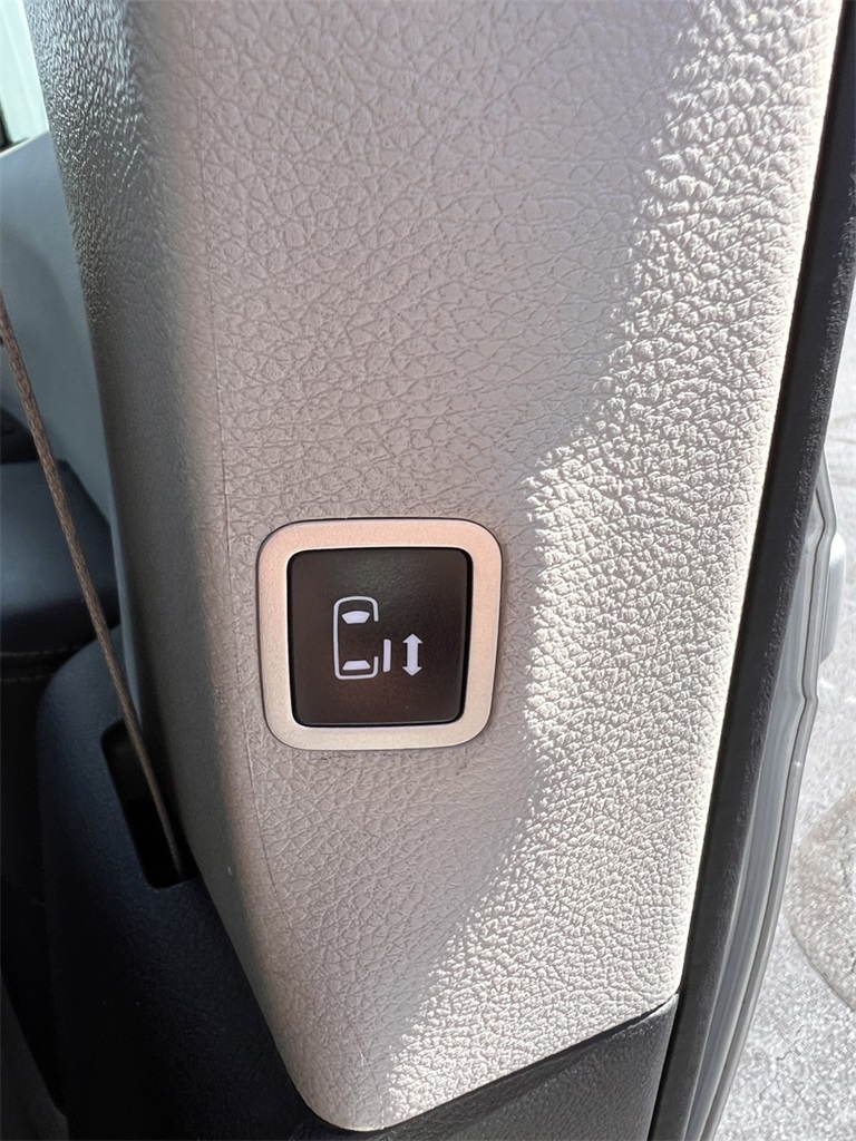 2024 Chrysler Pacifica Touring L photo 19