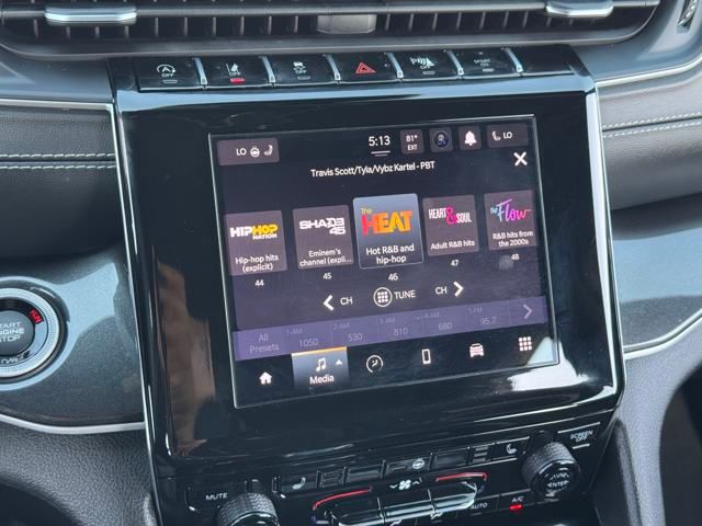2022 Jeep Grand Cherokee Altitude photo 9