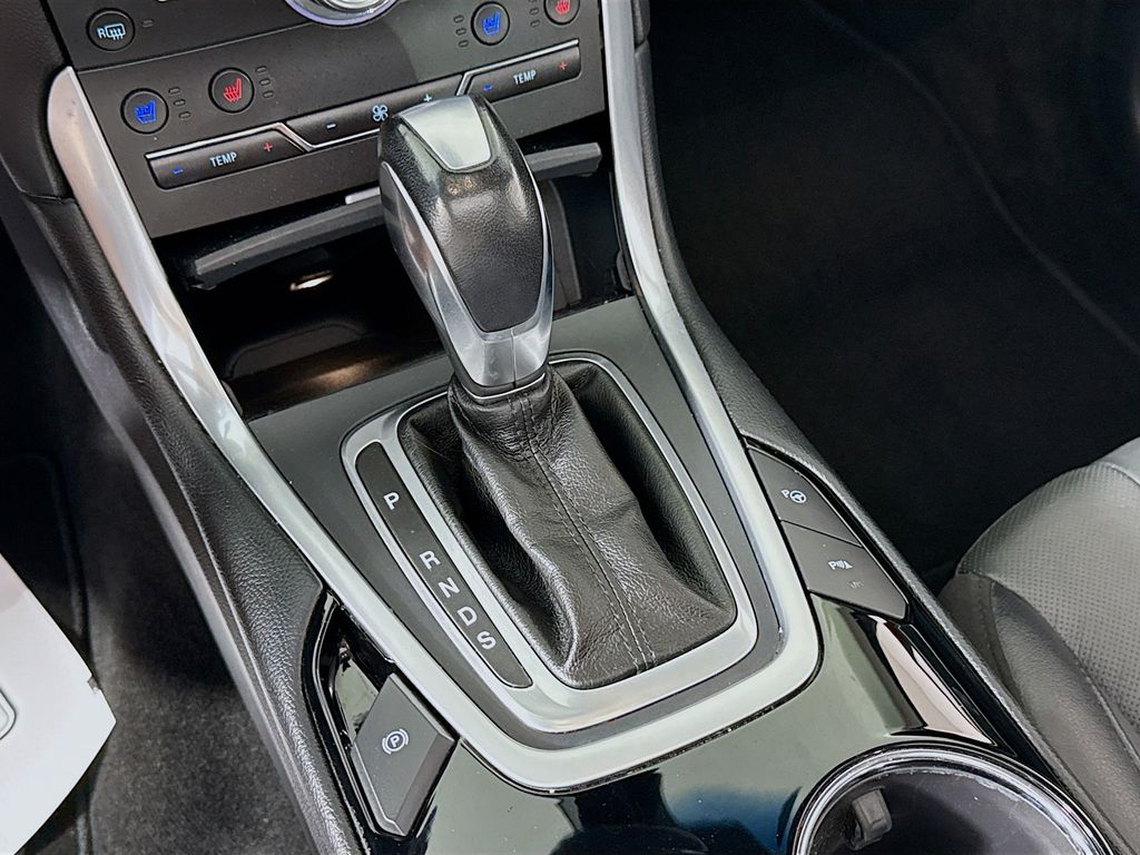 2018 Ford Edge Titanium photo 16