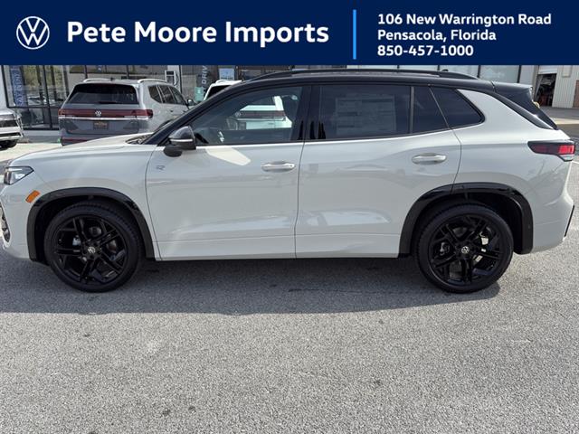 2026 Volkswagen Tiguan SE R-LINE BLACK's photo