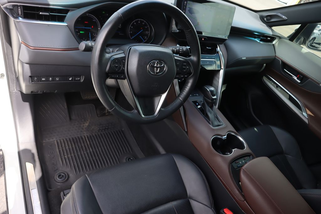 2021 Toyota Venza Limited photo 7