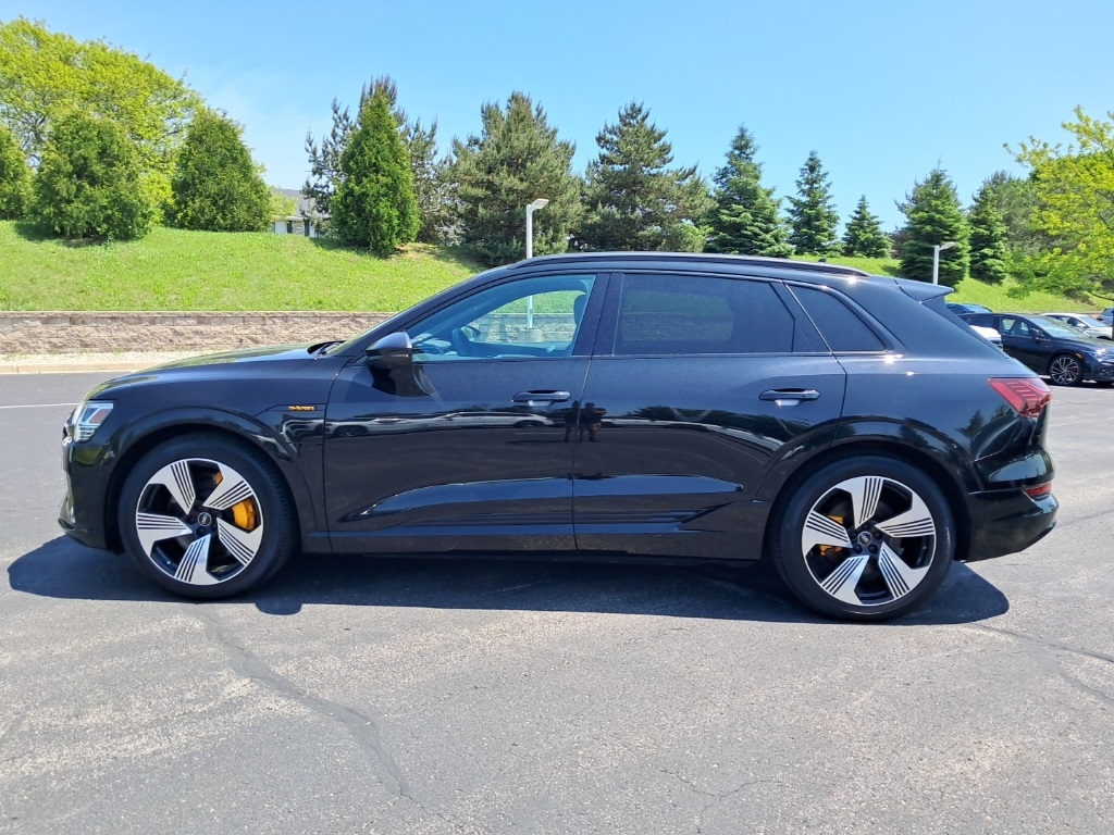 2022 Audi e-tron Premium Plus photo 3