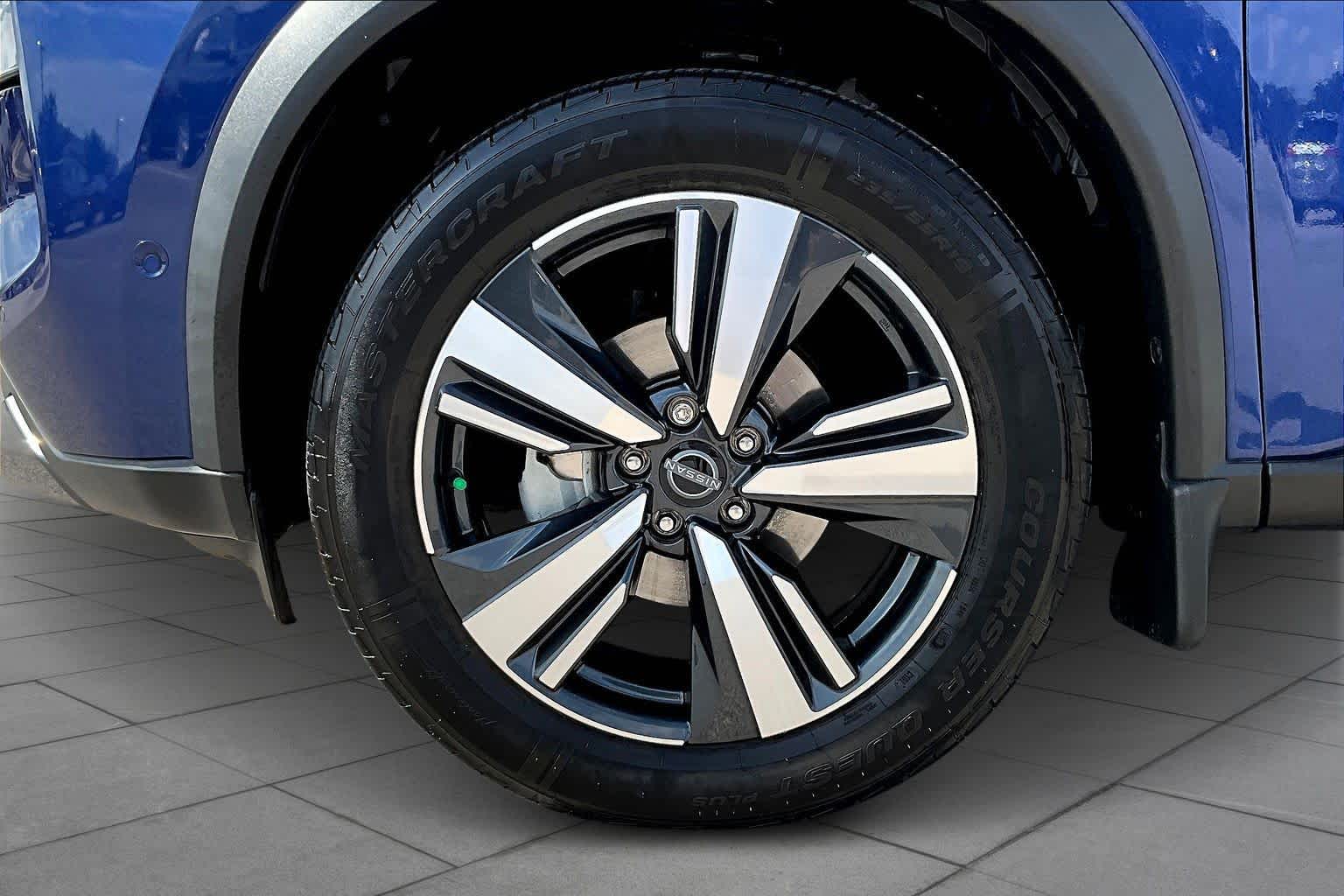 2022 Nissan Rogue SL photo 3