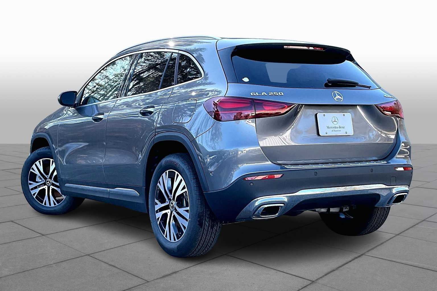 2025 Mercedes Benz GLA 250 4MATIC photo 3