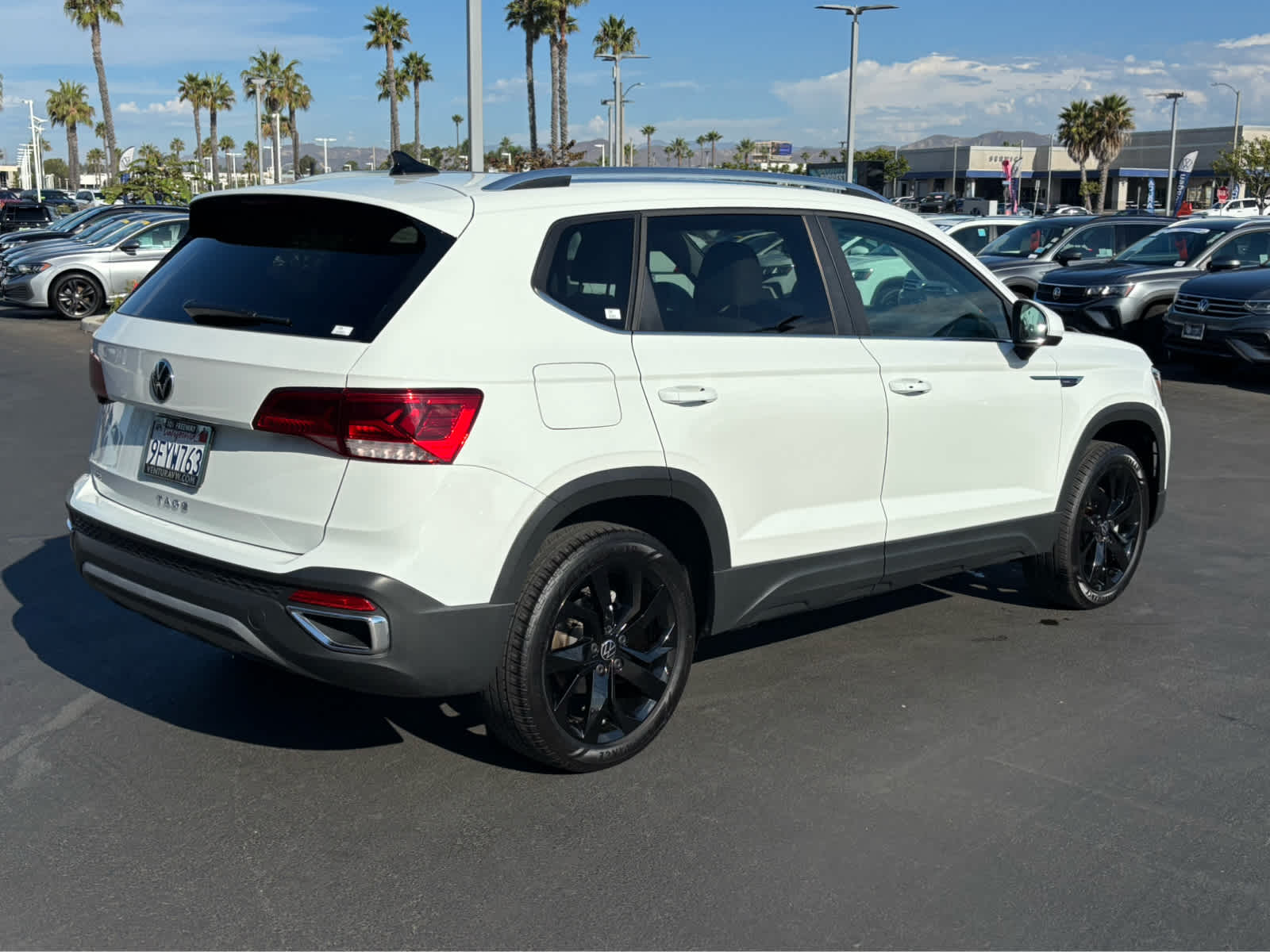 2023 Volkswagen Taos SE photo 2