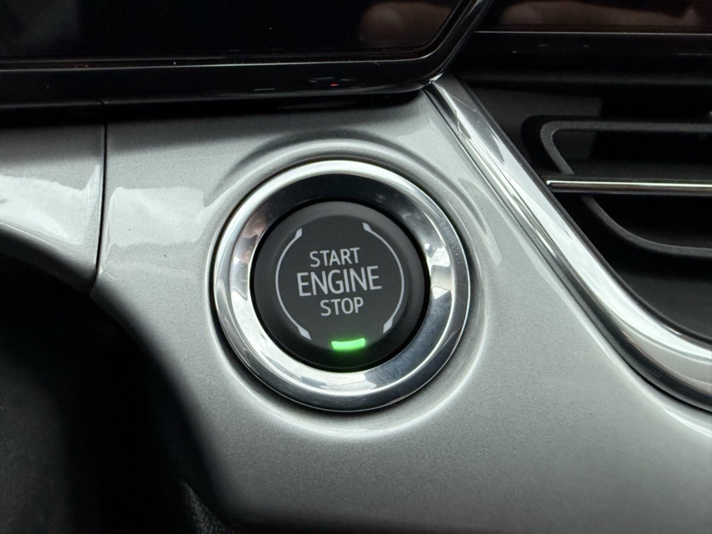 2025 Chevrolet Trax LT photo 6