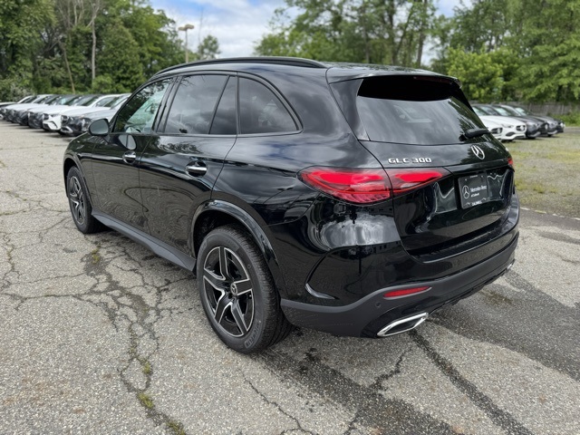 2025 Mercedes Benz GLC 300 4MATIC photo 2