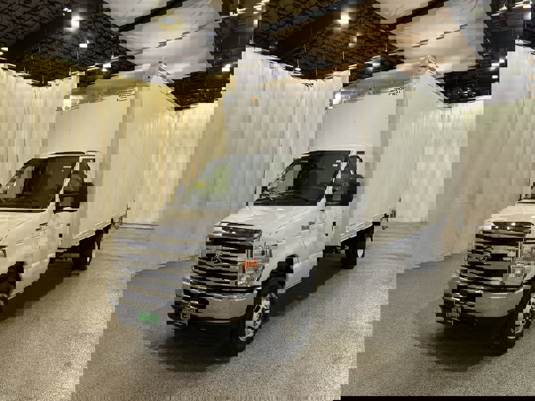 2026 Ford E-350 Base photo 4