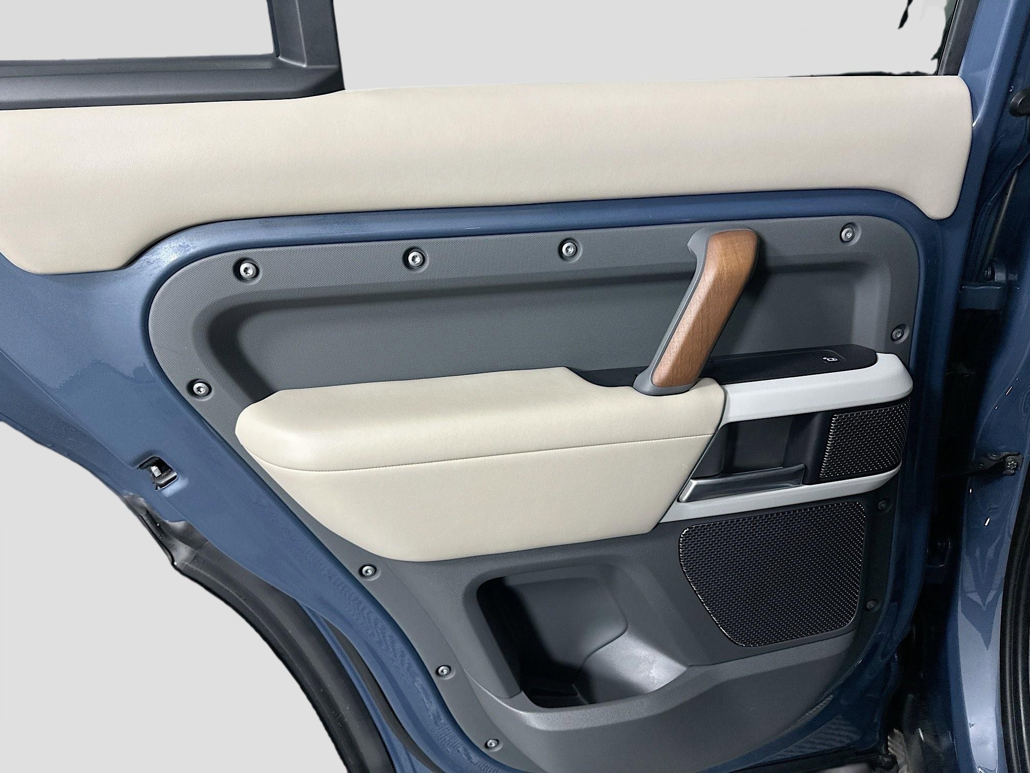 2021 Land Rover Defender X-Dynamic HSE photo 23