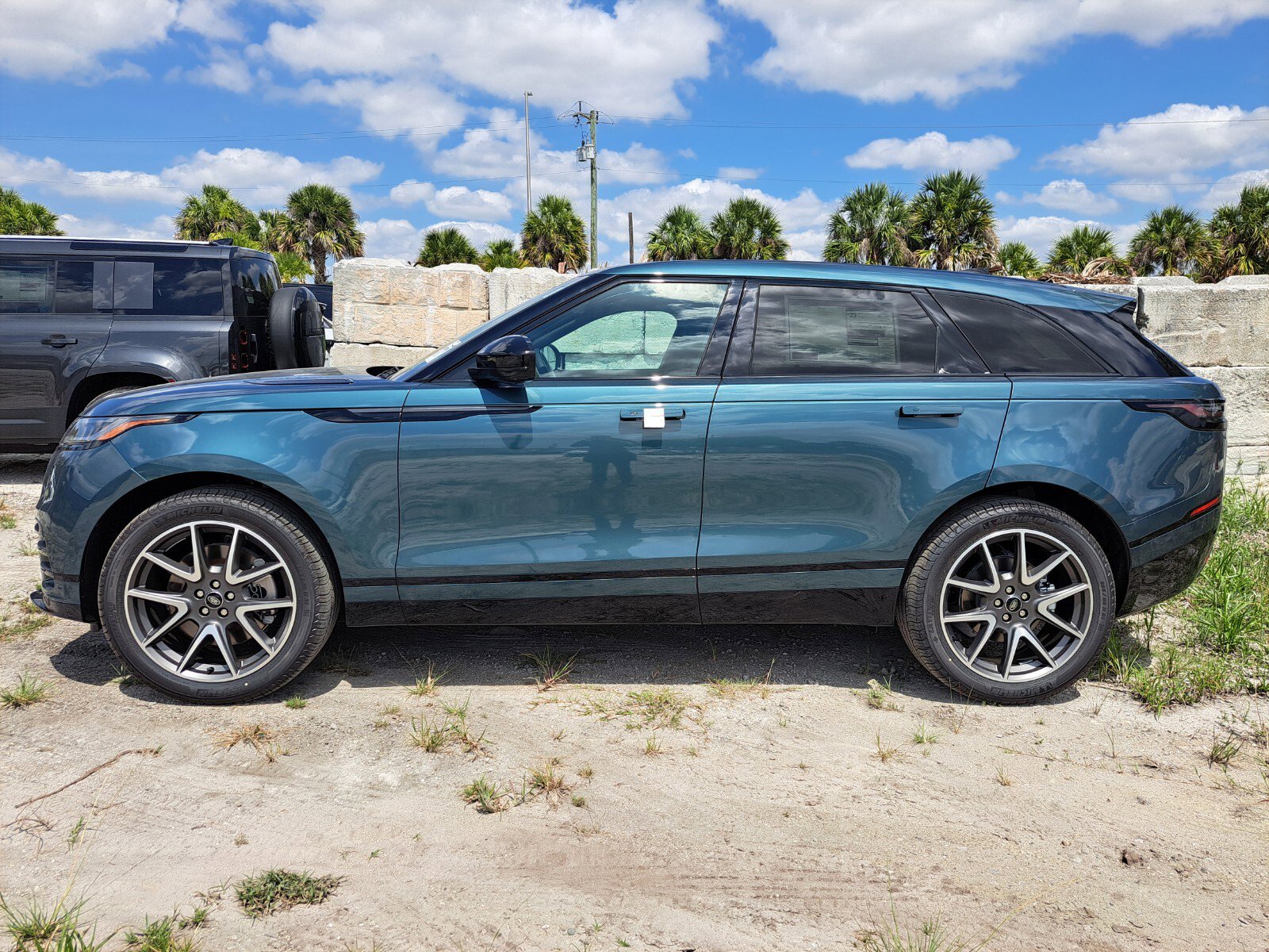 2026 Land Rover Range Rover Velar SE photo 5