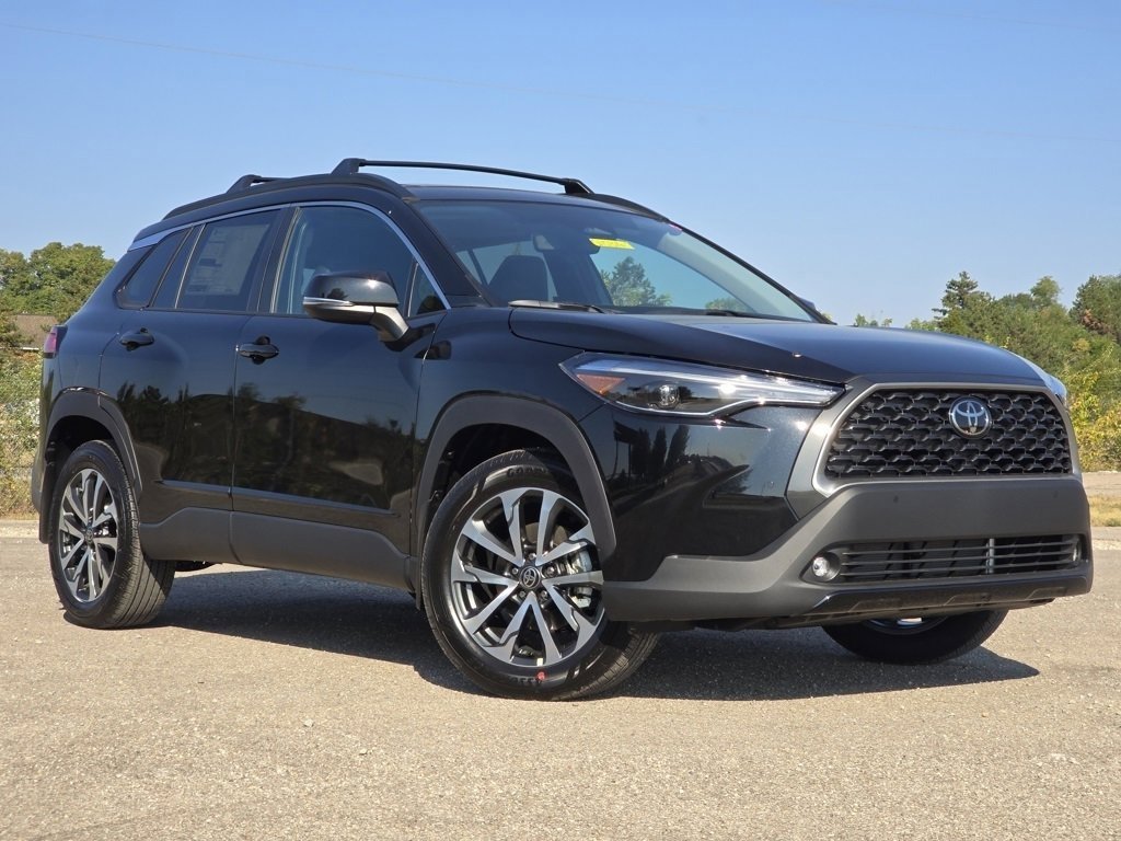 2025 Toyota Corolla Cross XLE photo 2