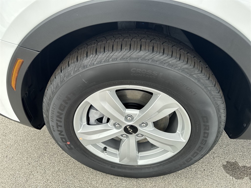 2025 Kia Sorento LX photo 14