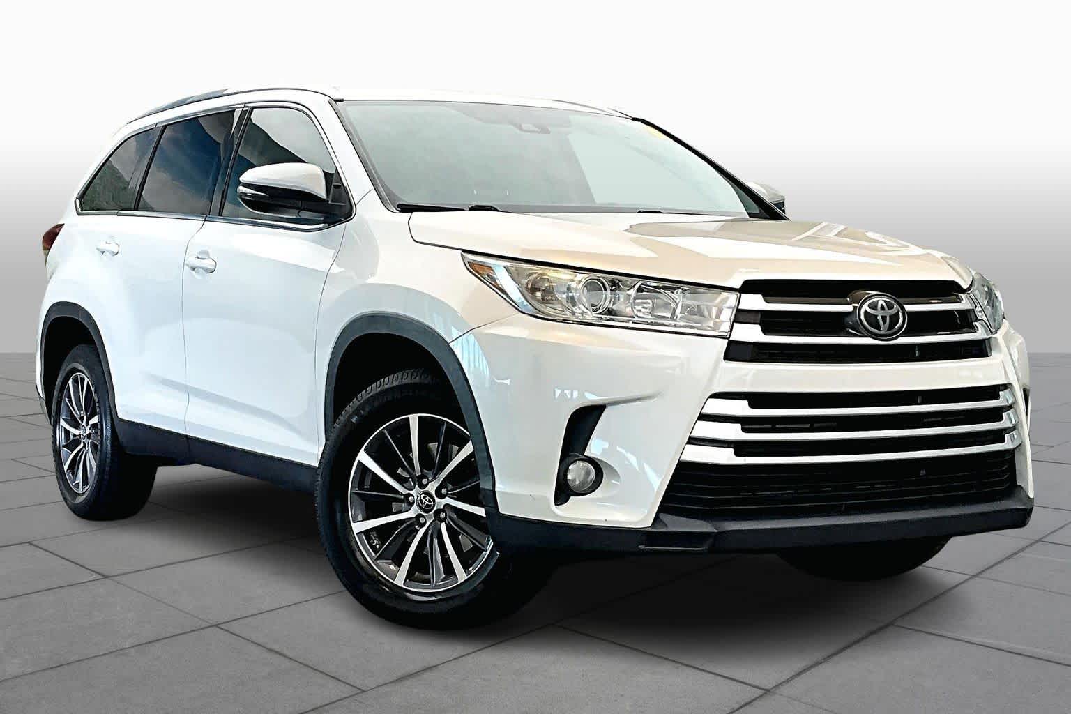 2019 Toyota Highlander XLE photo 2