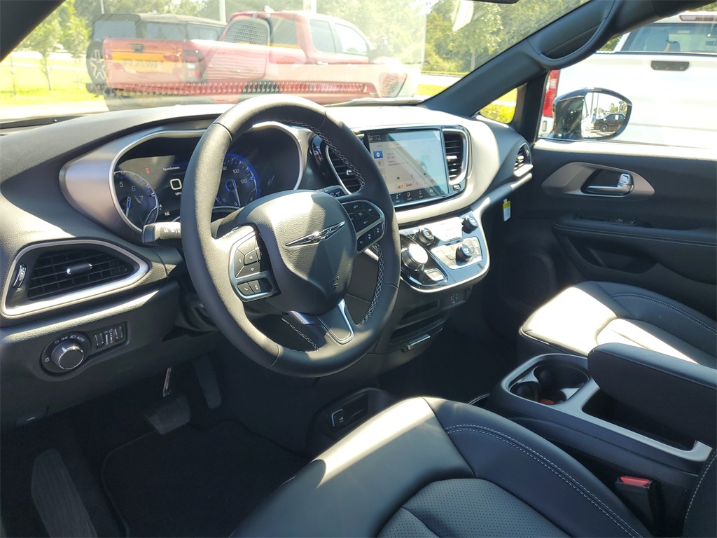 2026 Chrysler Voyager LX photo 7
