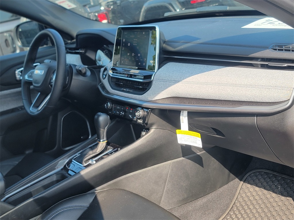 2025 Jeep Compass Latitude photo 12