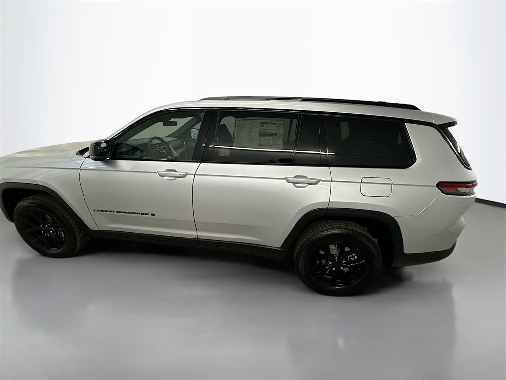 2025 Jeep Grand Cherokee Altitude X photo 2