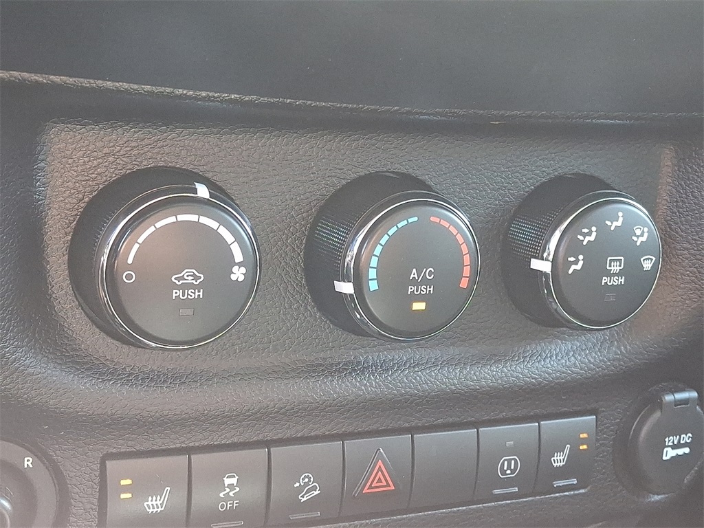 2016 Jeep Wrangler Unlimited Rubicon photo 16