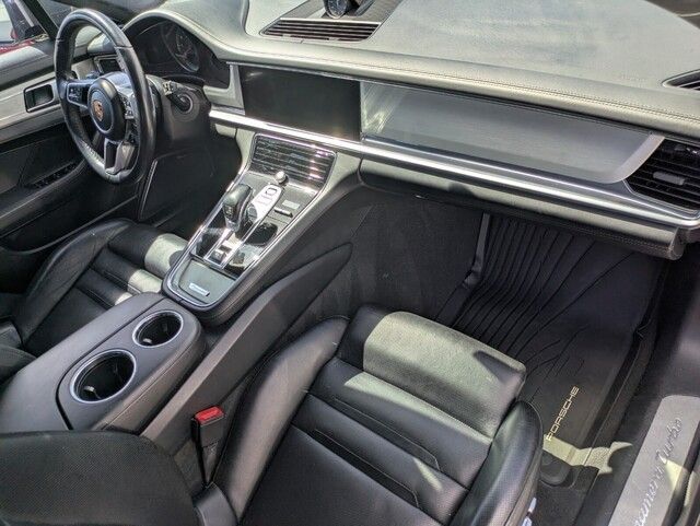 2017 Porsche Panamera Turbo photo 34