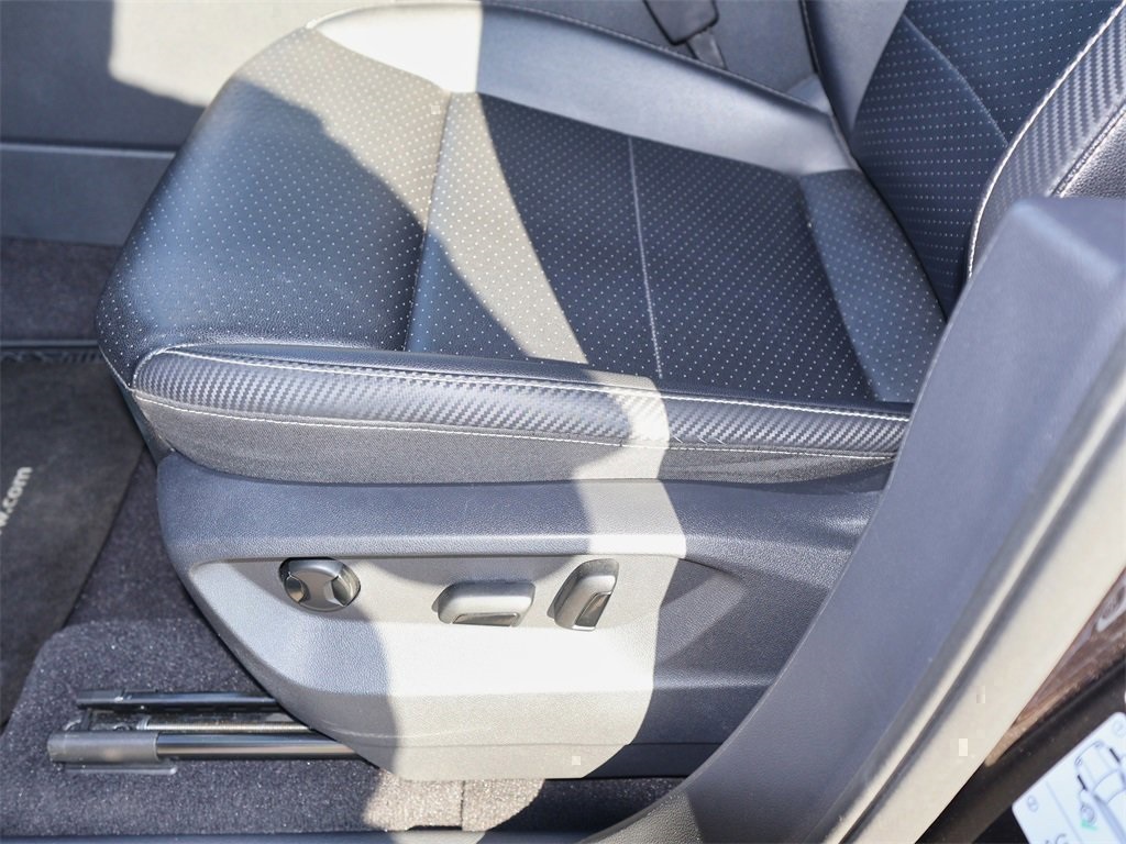 2022 Volkswagen Atlas Cross Sport V6 SE Technology photo 9
