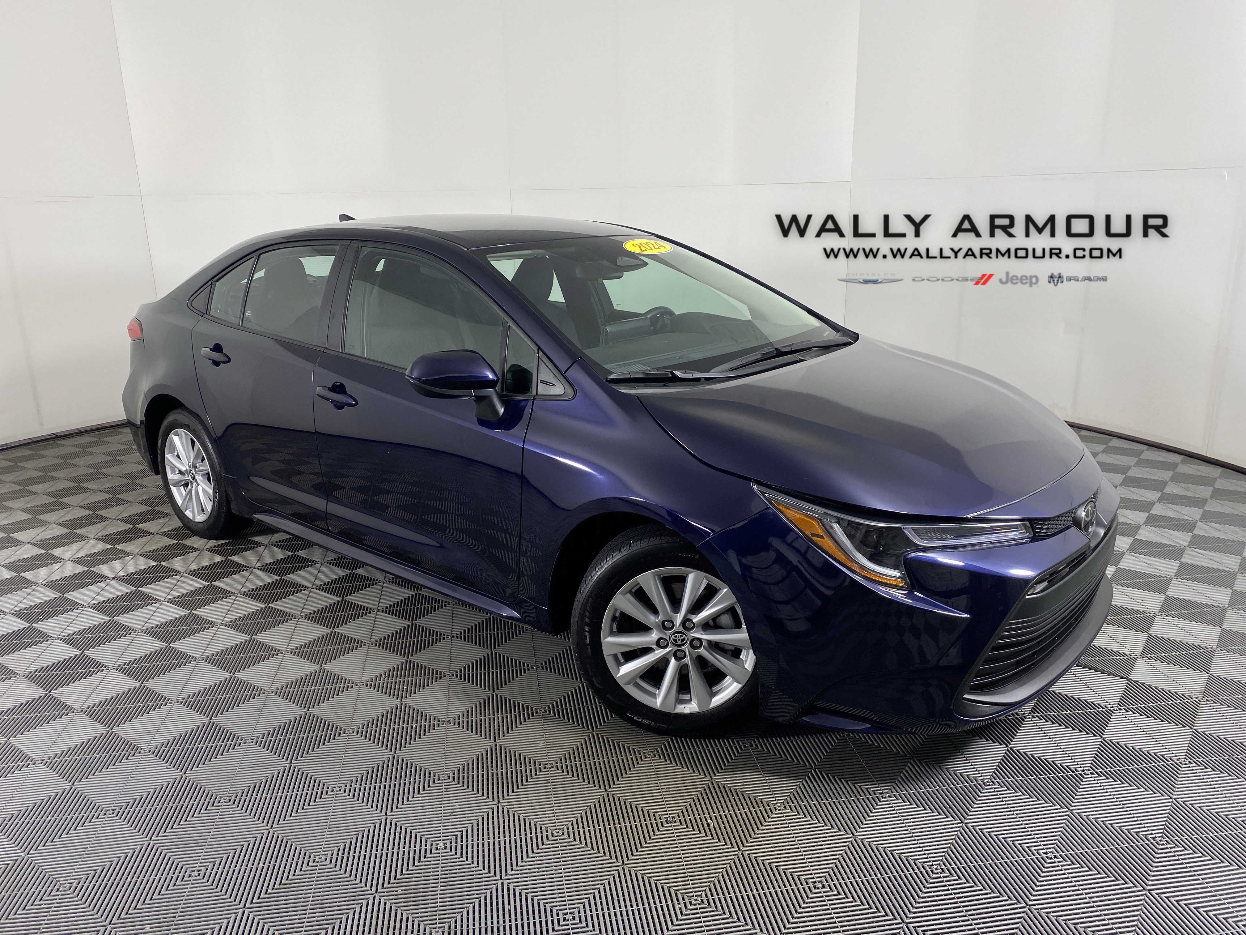 2024 Toyota Corolla LE's photo