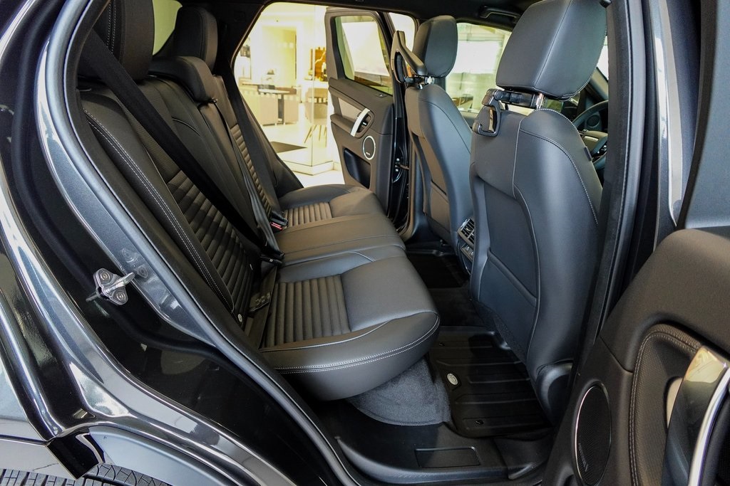 2025 Land Rover Discovery Sport SE photo 14
