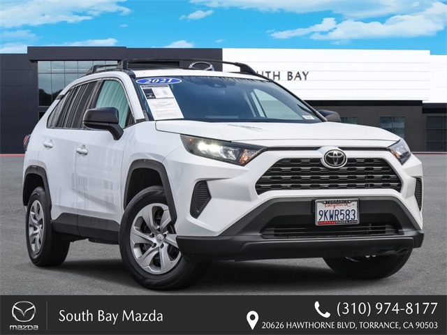 2021 Toyota RAV4 LE's photo