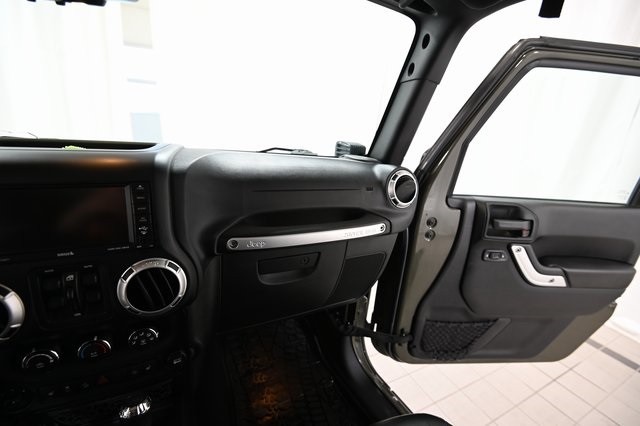 2015 Jeep Wrangler Unlimited Rubicon photo 24