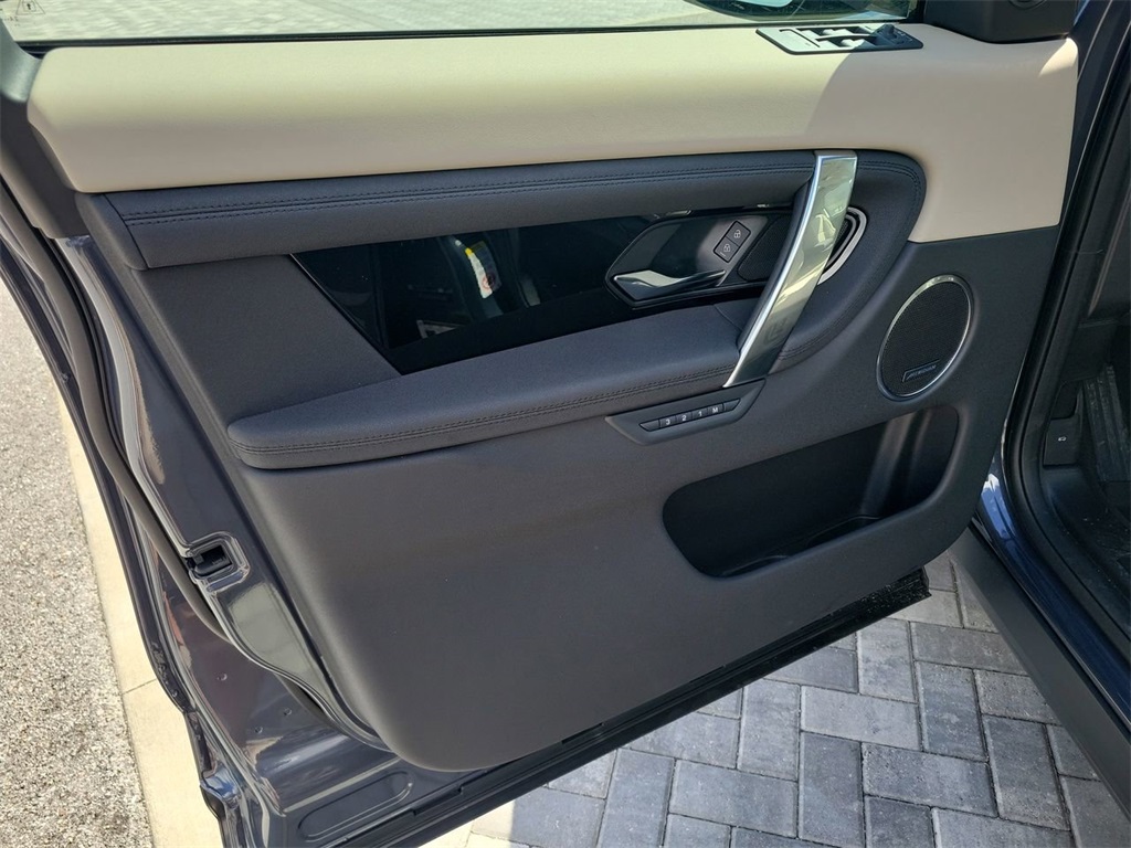 2025 Land Rover Discovery Sport S photo 19
