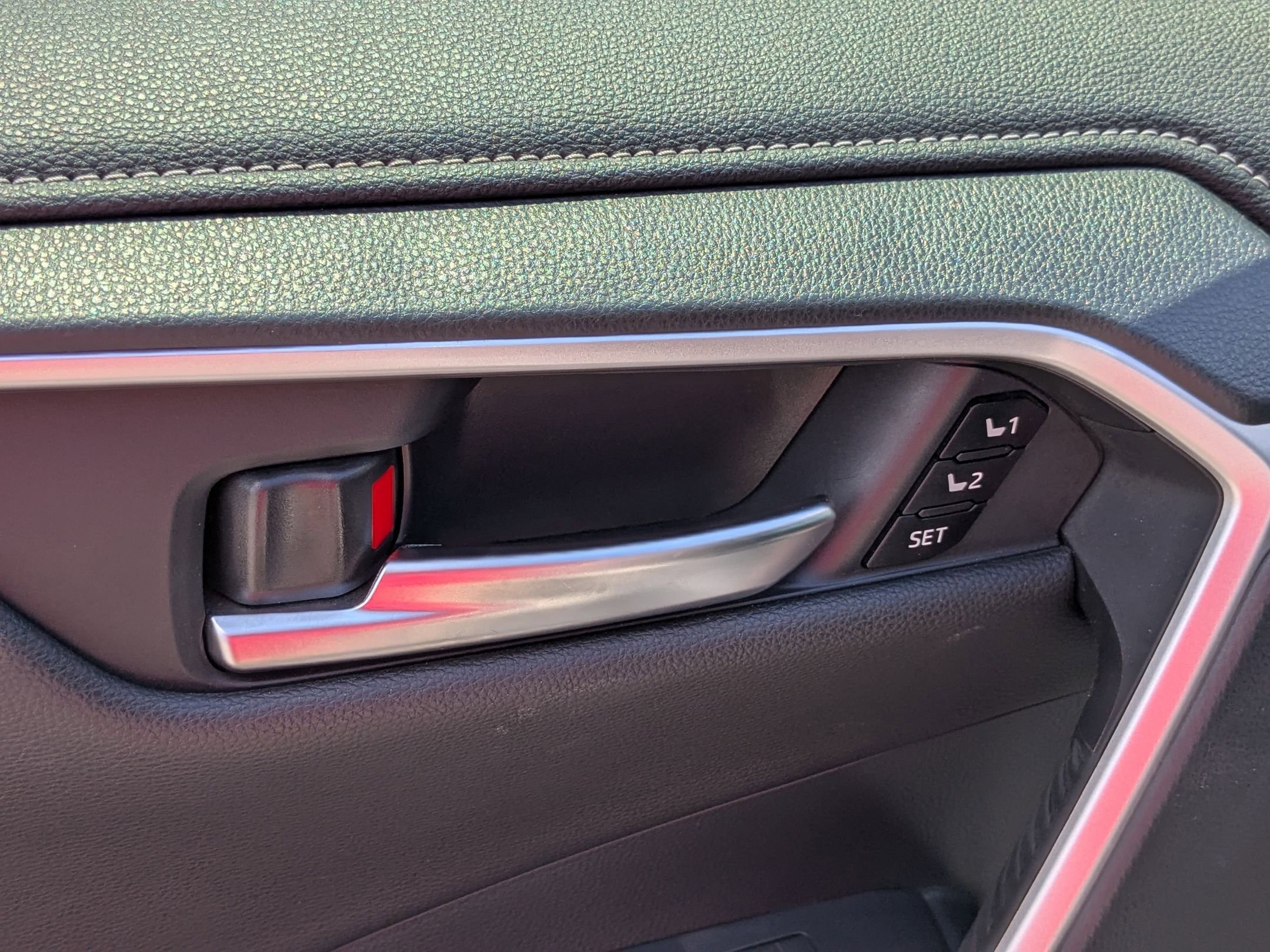 2022 Toyota RAV4 Hybrid Limited photo 11
