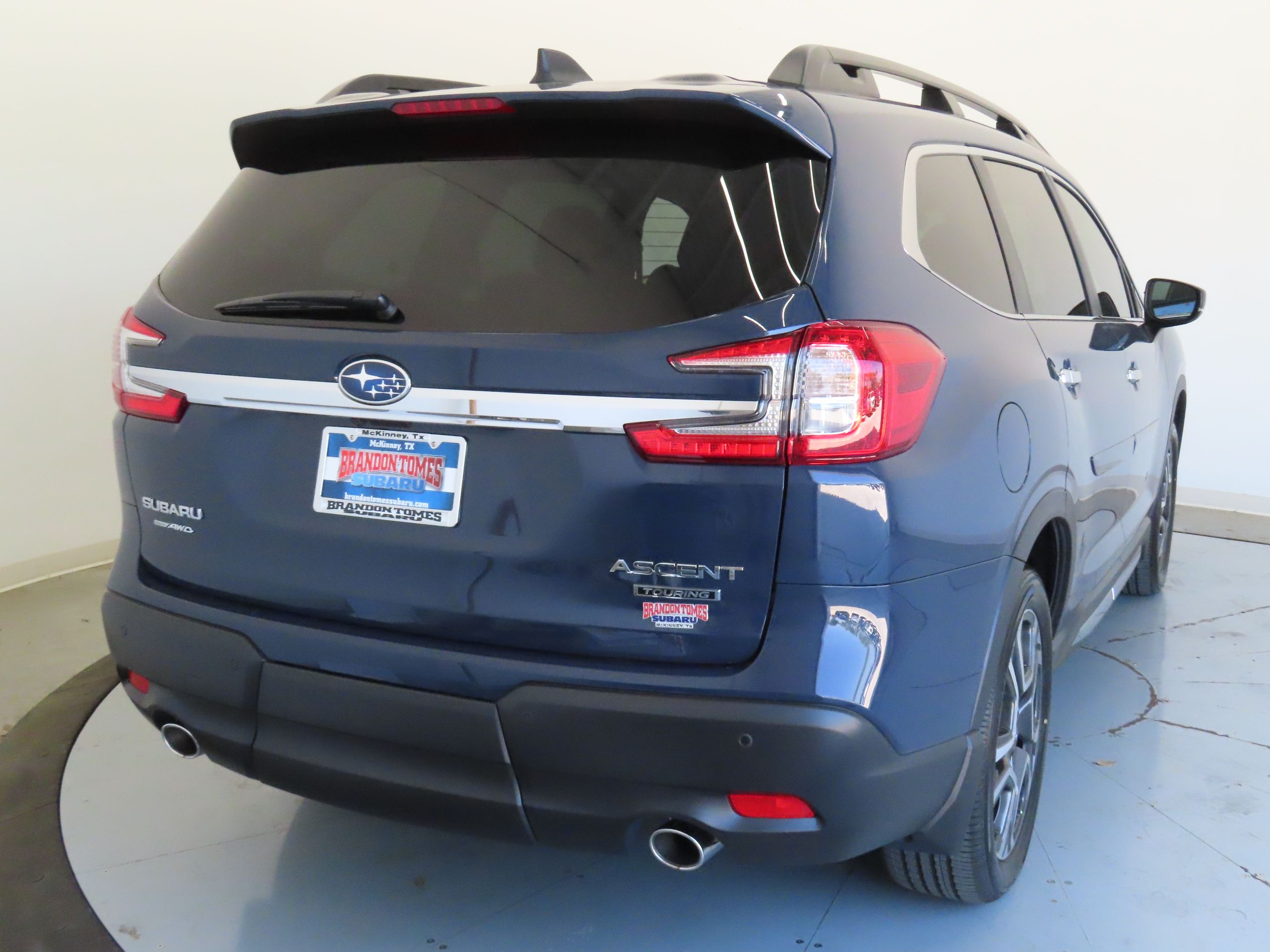 2025 Subaru Ascent Touring photo 3