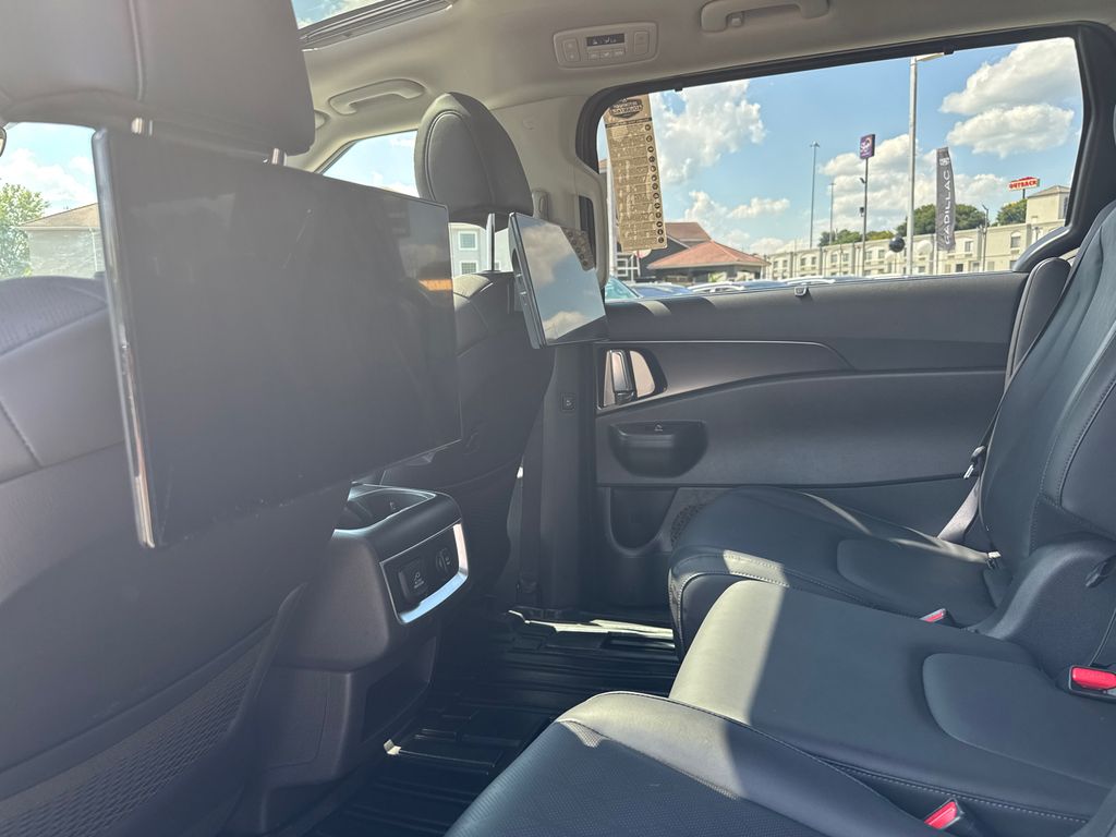 2025 Kia Carnival SX photo 19