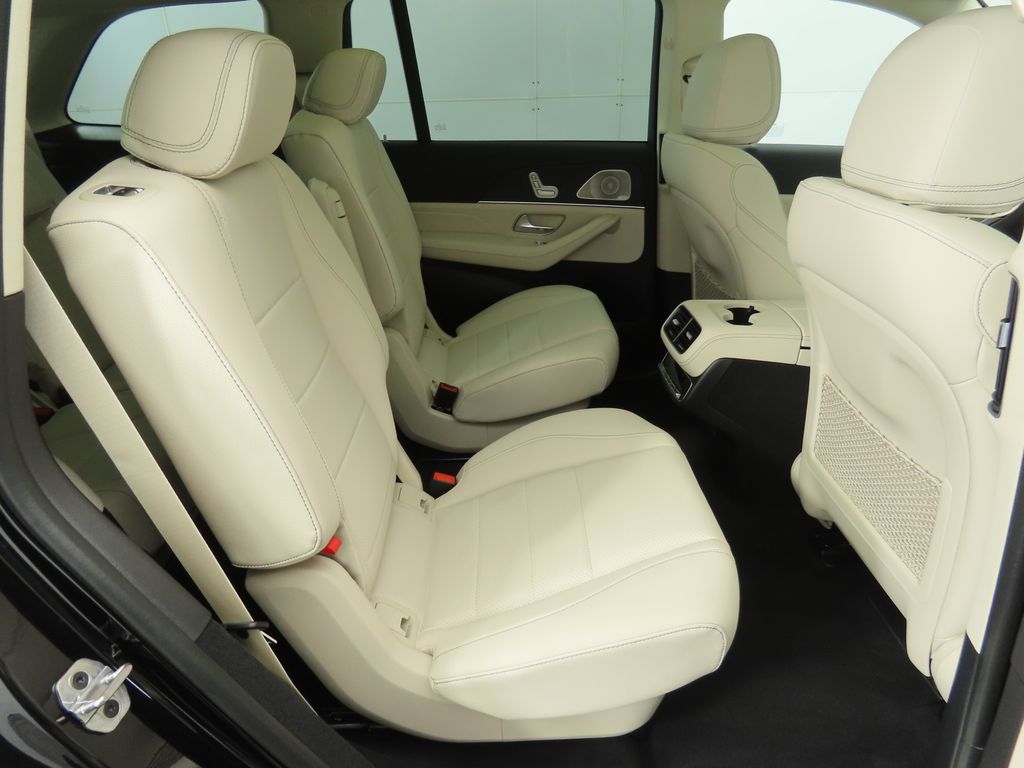 2025 Mercedes Benz GLS 450 4MATIC photo 21