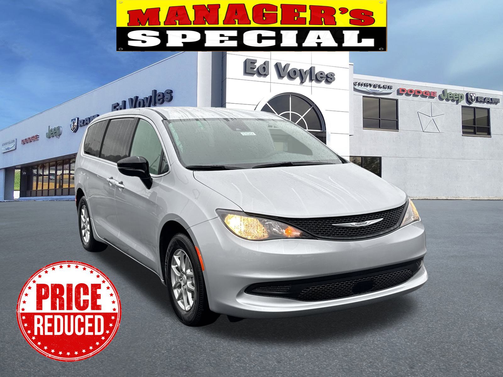 2026 Chrysler Voyager LX's photo