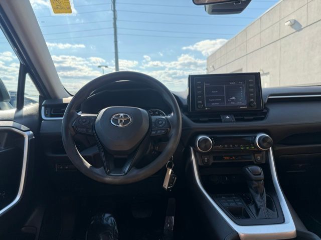 2022 Toyota RAV4 LE photo 20