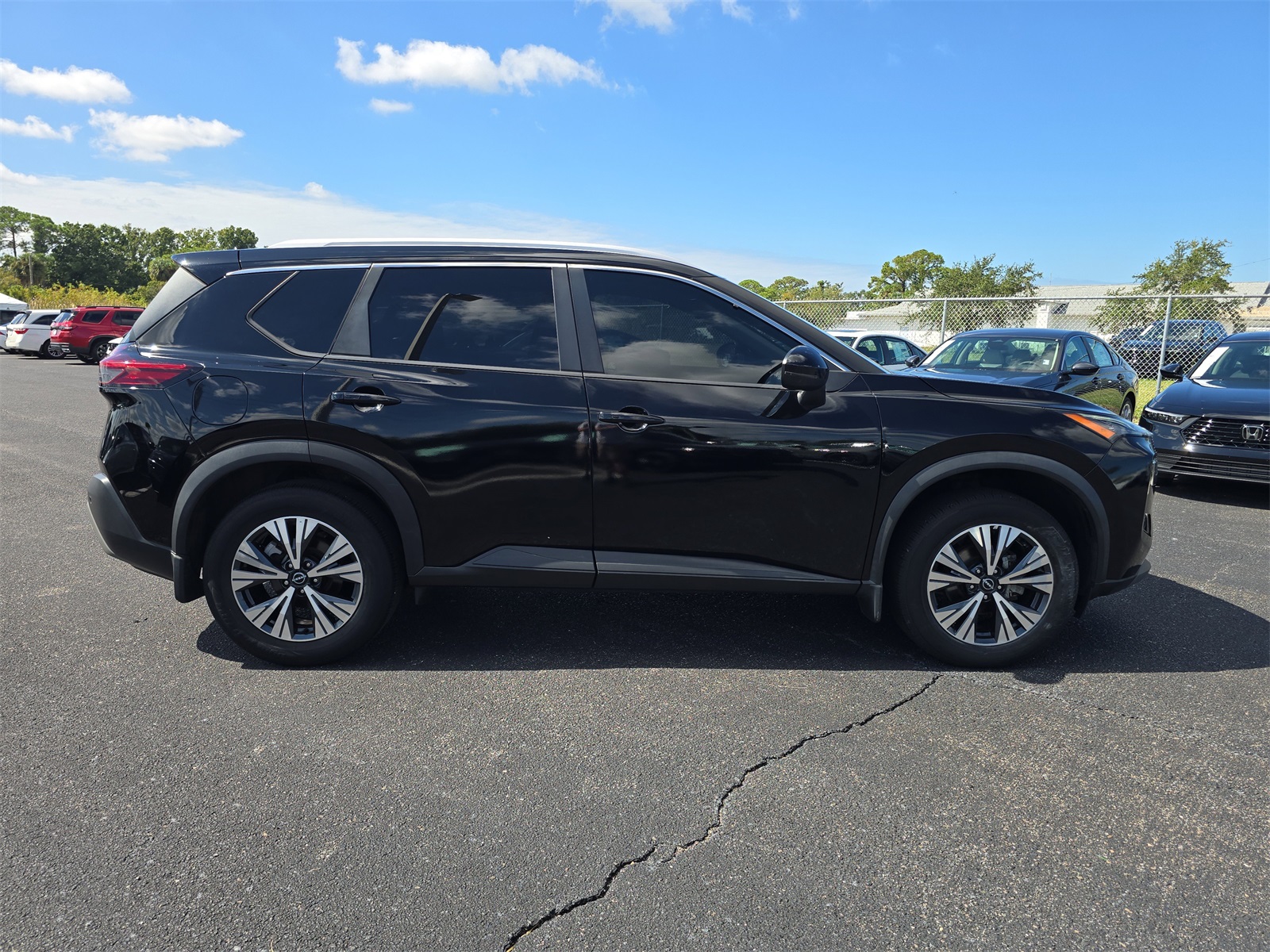 2022 Nissan Rogue SV photo 3