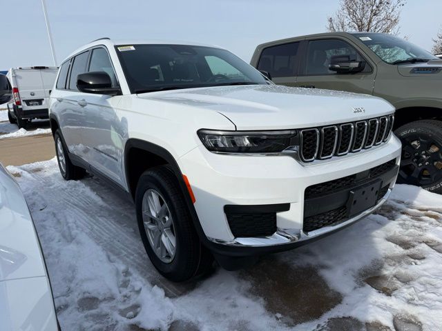 2025 Jeep Grand Cherokee L Laredo's photo