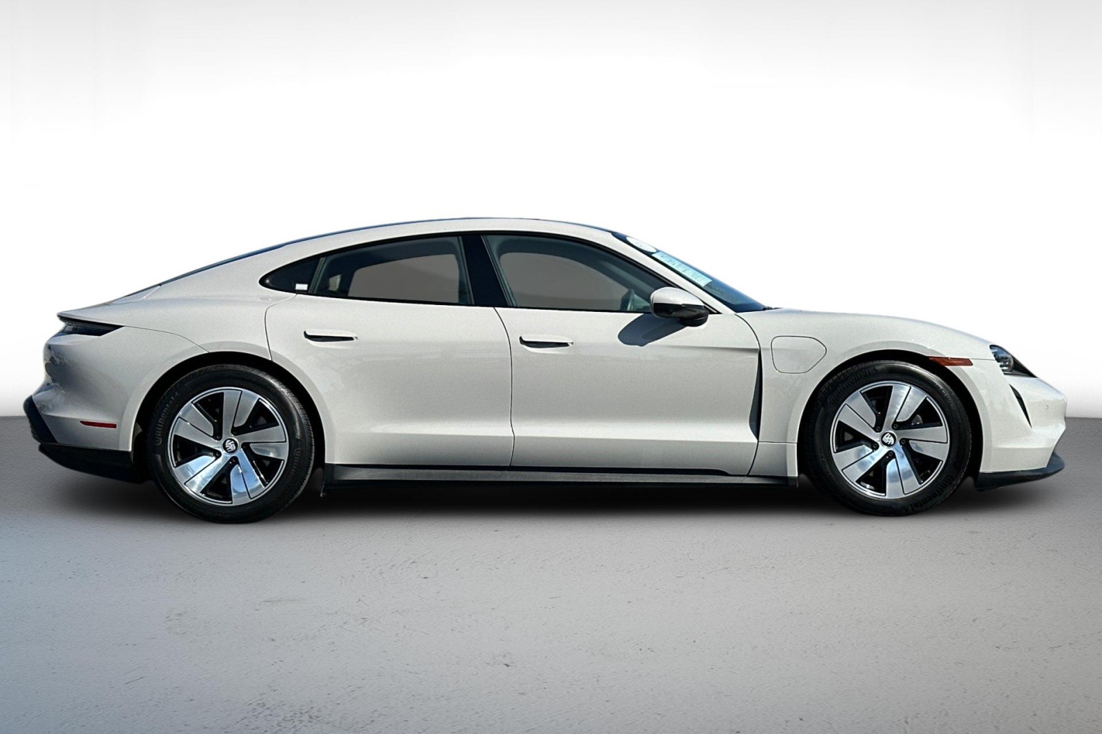 2023 Porsche Taycan photo 10
