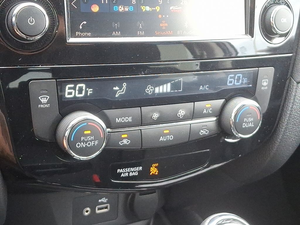 2019 Nissan Rogue SV photo 15