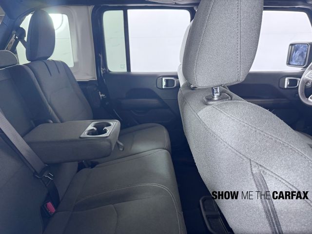2024 Jeep Wrangler Sahara 4xe photo 19