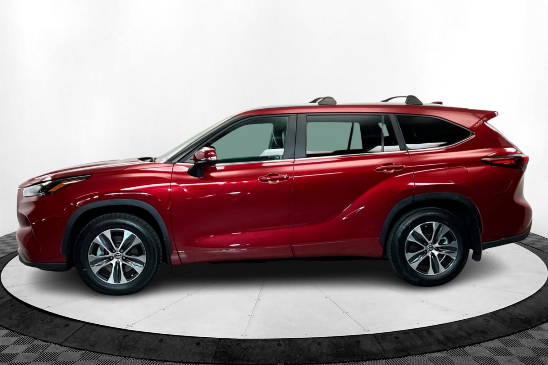 2023 Toyota Highlander XLE photo 2