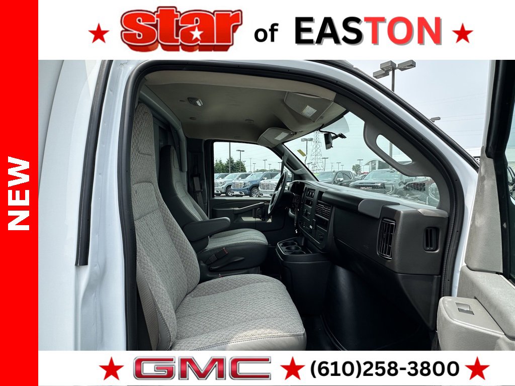 2025 Gmc Savana Cutaway 3500 photo 8