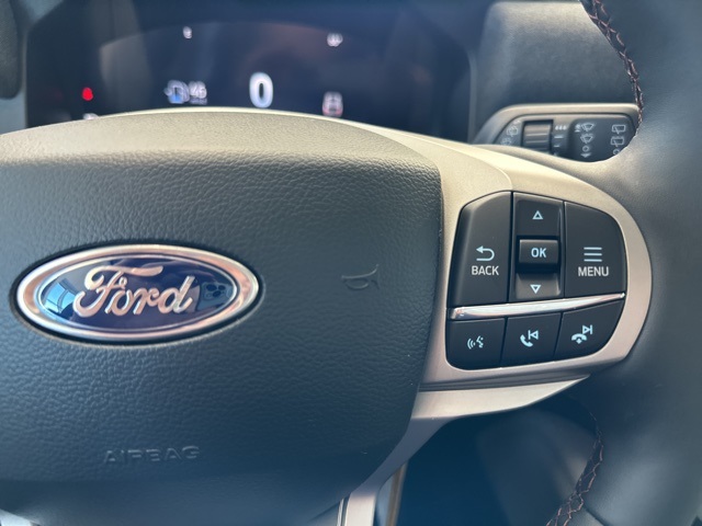 2025 Ford Explorer photo 12