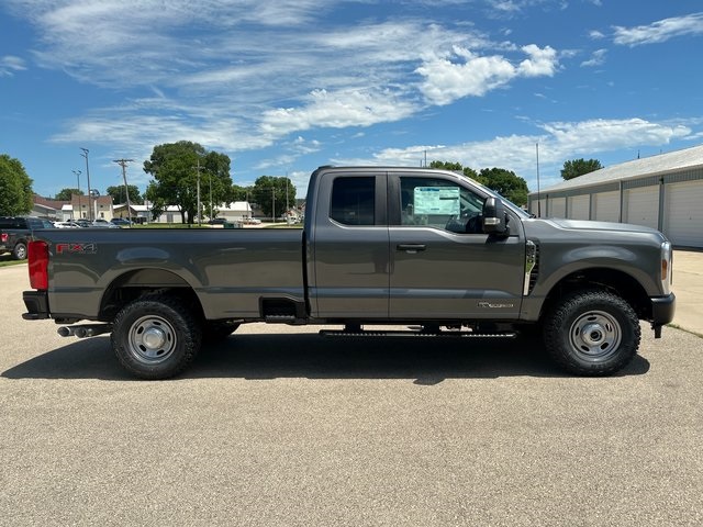 2025 Ford F-250 XL photo 4